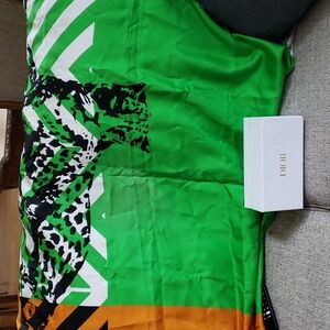 Dior scarf comes with the box